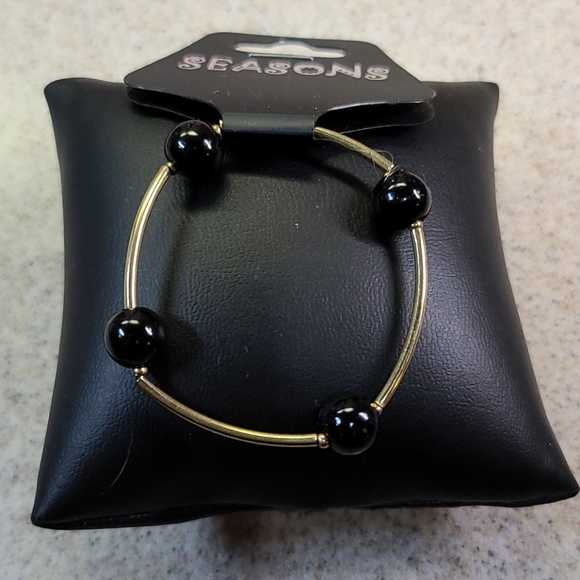 Gold tone /Black Bead stretch Bracelet. Small - Picture 1 of 5